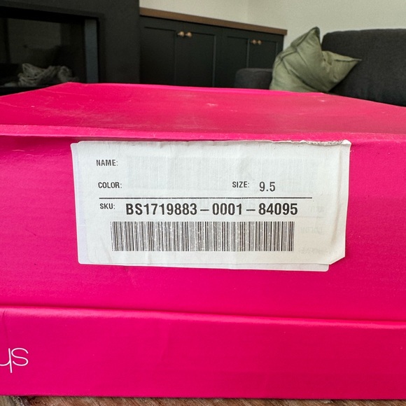 Black open toe heals - Picture 4 of 4